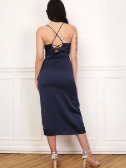 Sale La Modeuse Robe satinée fendue à boutons BleuMarine