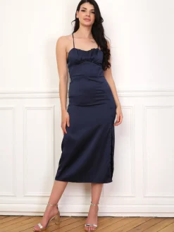 Sale La Modeuse Robe satinée fendue à boutons BleuMarine