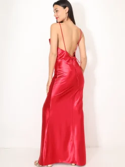 Best La Modeuse Robe satinée fendue à col bénitier Rouge