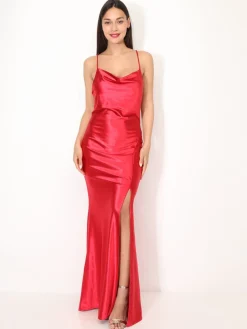 Best La Modeuse Robe satinée fendue à col bénitier Rouge