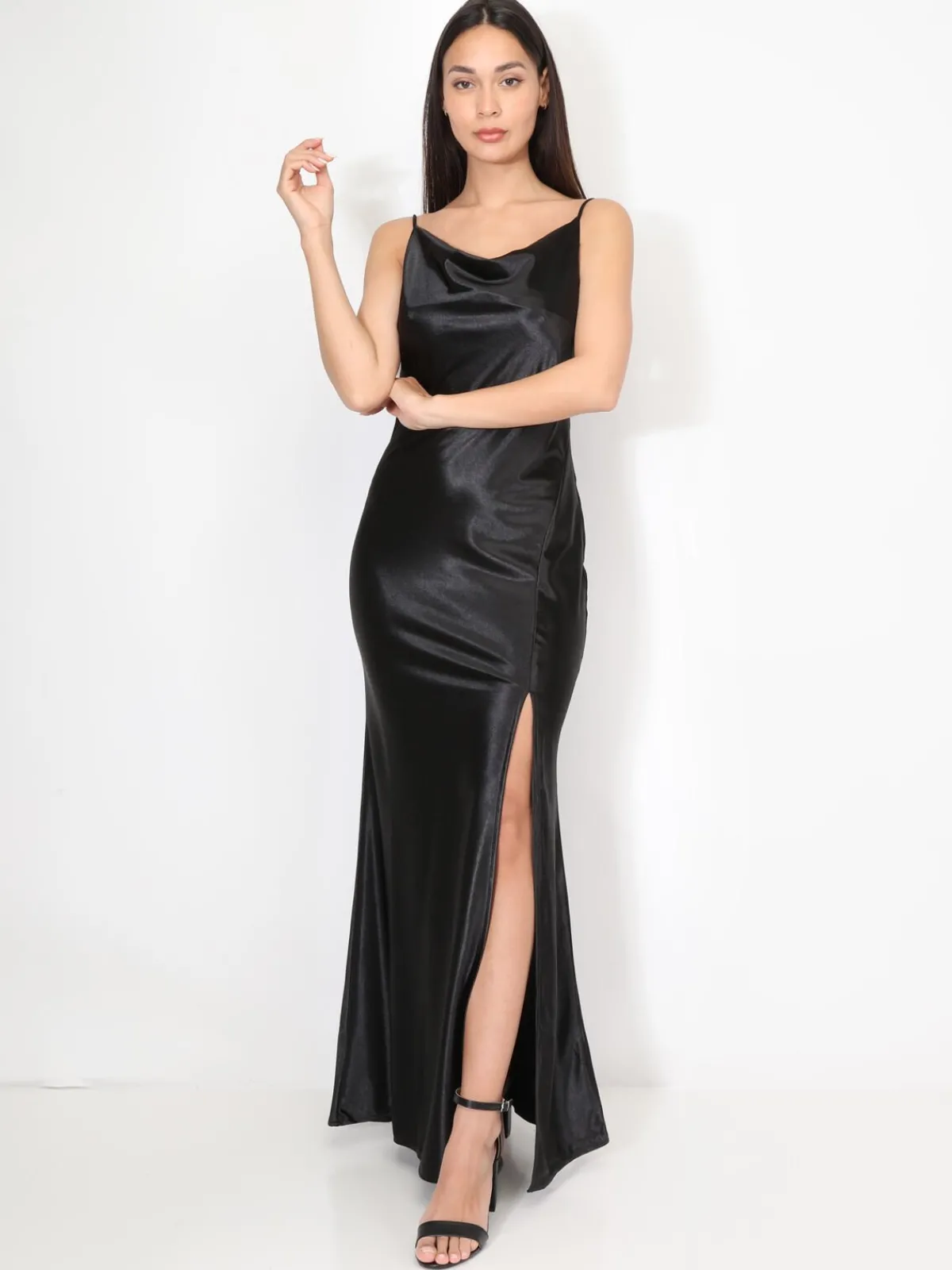 La Modeuse Robe satinée fendue à col bénitier Noir