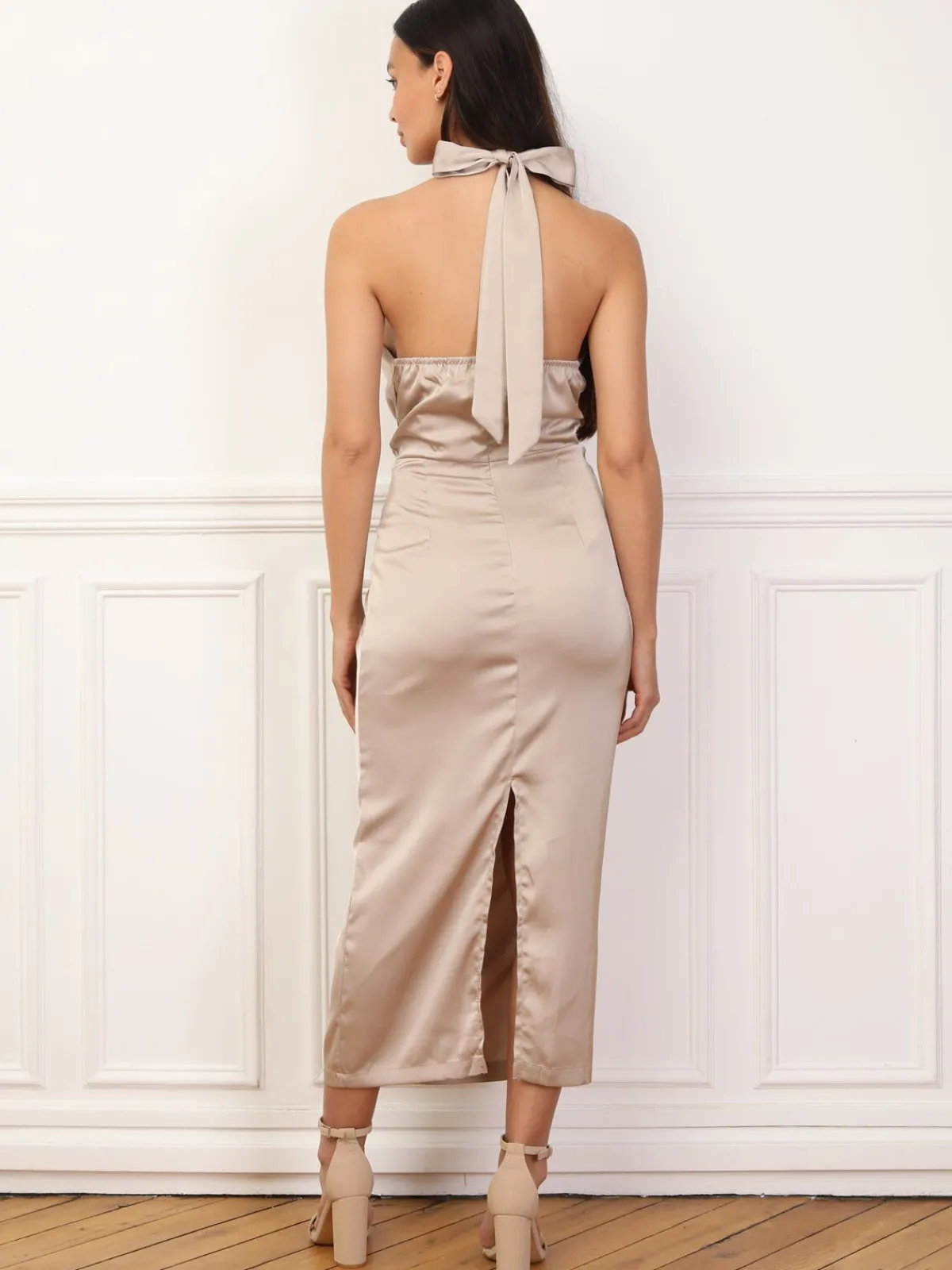 Sale La Modeuse Robe satinée froncée à col noué Dorérose