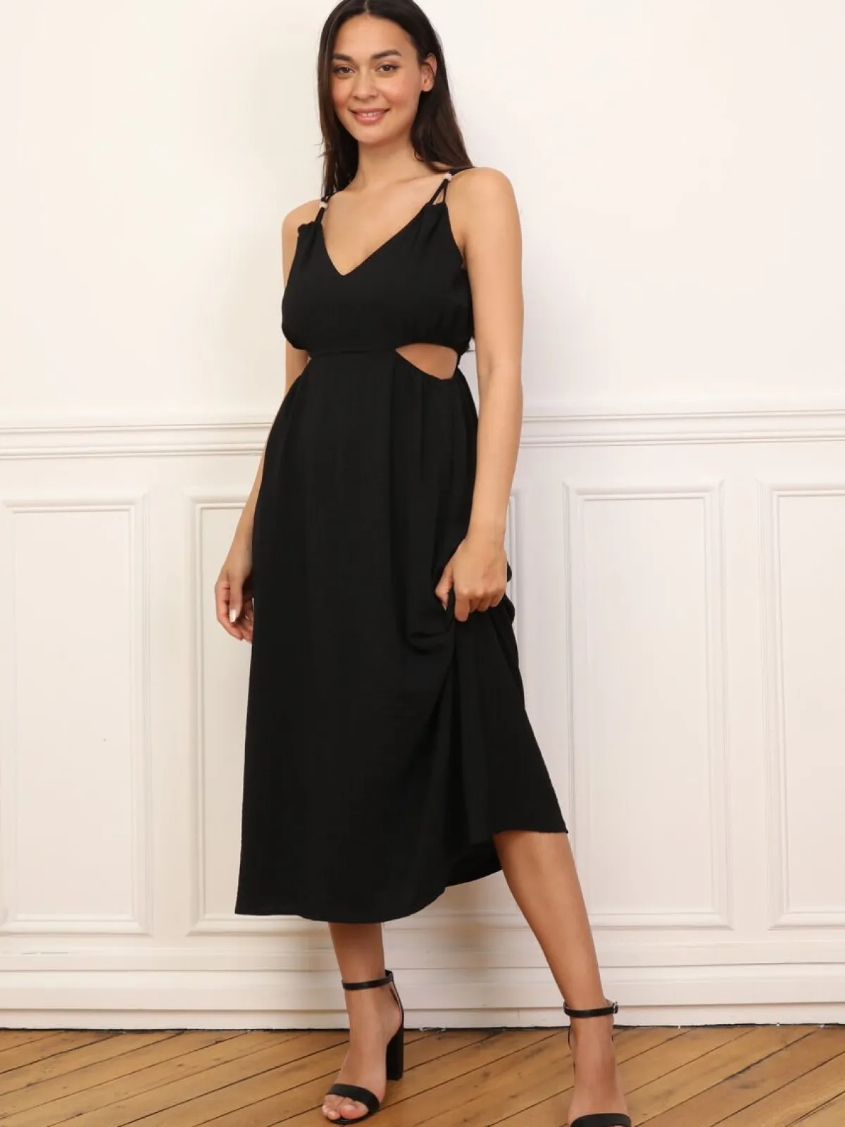 Outlet La Modeuse Robe taille cut out mi-longue Noir