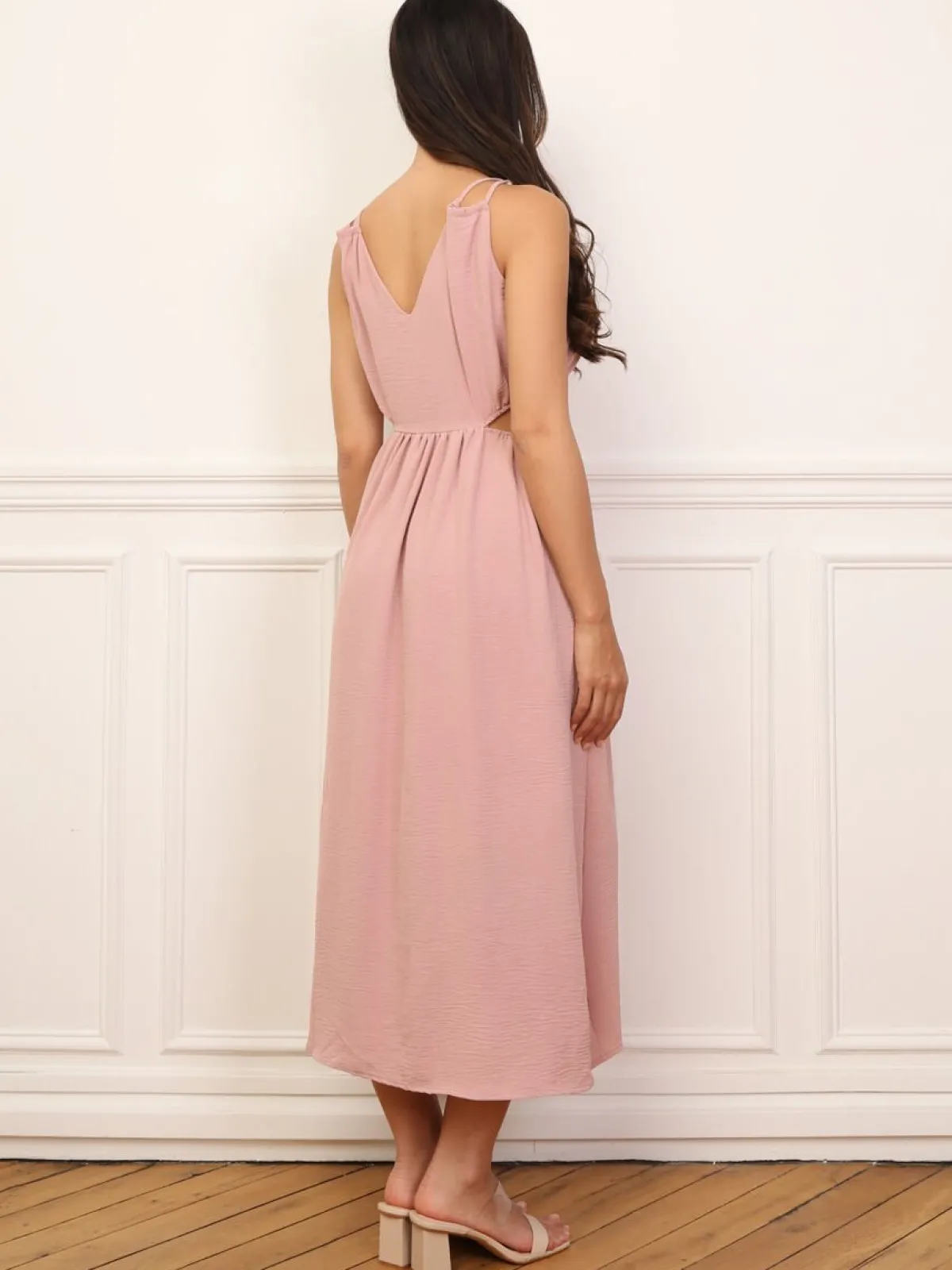 Outlet La Modeuse Robe taille cut out mi-longue Nude