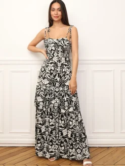 Discount La Modeuse Robe évasée à volants et fleurs Noir