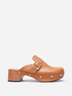 New La Modeuse Sabots cloutés en simili Camel