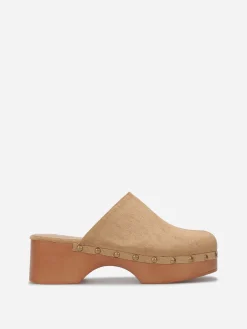 La Modeuse Sabots cloutés en suédine Camel