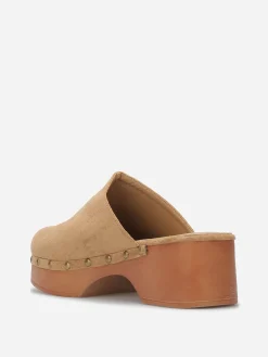 La Modeuse Sabots cloutés en suédine Camel