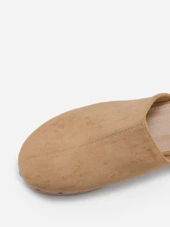La Modeuse Sabots cloutés en suédine Camel