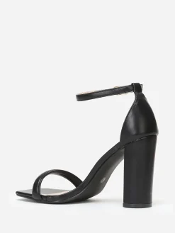 Discount La Modeuse Sandales à bout carré Noir