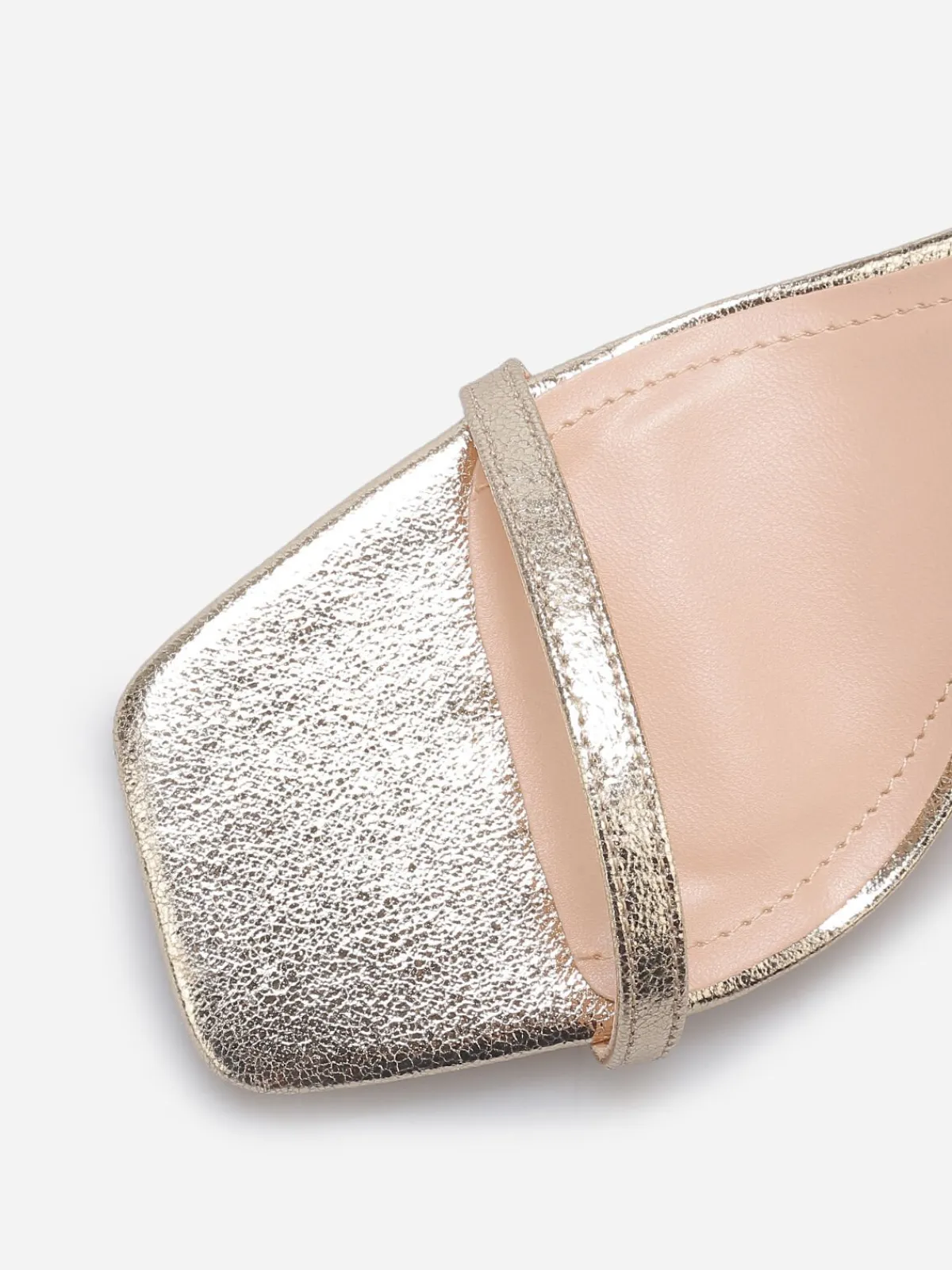 Outlet La Modeuse Sandales à bout carré et fines brides Doré