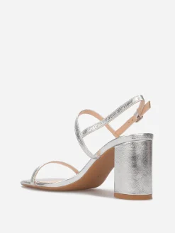 Hot La Modeuse Sandales à bout carré et fines brides Argenté