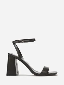 New La Modeuse Sandales à bout carré et talon évasé Noir