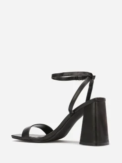 New La Modeuse Sandales à bout carré et talon évasé Noir
