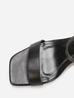 New La Modeuse Sandales à bout carré et talon évasé Noir