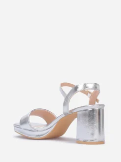 Outlet La Modeuse Sandales à bout carré grandes tailles Argenté