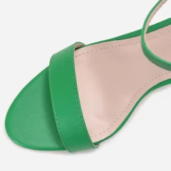 Discount La Modeuse Sandales à bride et talon carrés Vert