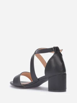 Outlet La Modeuse Sandales à brides croisées grandes tailles Noir