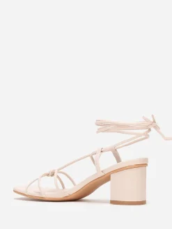 Discount La Modeuse Sandales à brides entrelacées Beige