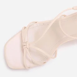 Discount La Modeuse Sandales à brides entrelacées Beige