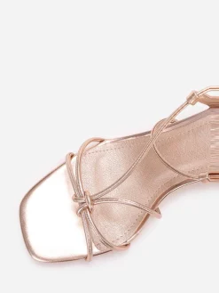 Clearance La Modeuse Sandales à brides entrelacées Dorérose