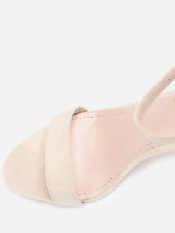 Sale La Modeuse Sandales à brides et talon carré Beige