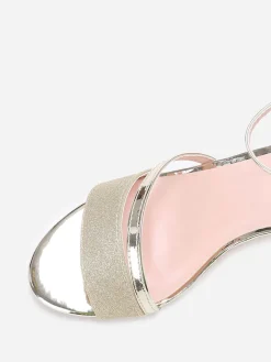Outlet La Modeuse Sandales à brides vernies et pailletées Doré
