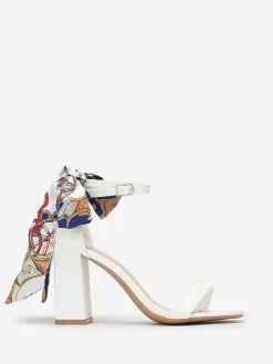 Online La Modeuse Sandales à foulard satiné imprimé Blanc