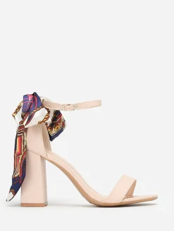 Outlet La Modeuse Sandales à foulard satiné imprimé Beige