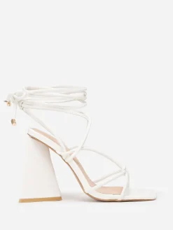 Hot La Modeuse Sandales à laçage et talon triangle Blanc