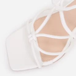 Hot La Modeuse Sandales à laçage et talon triangle Blanc