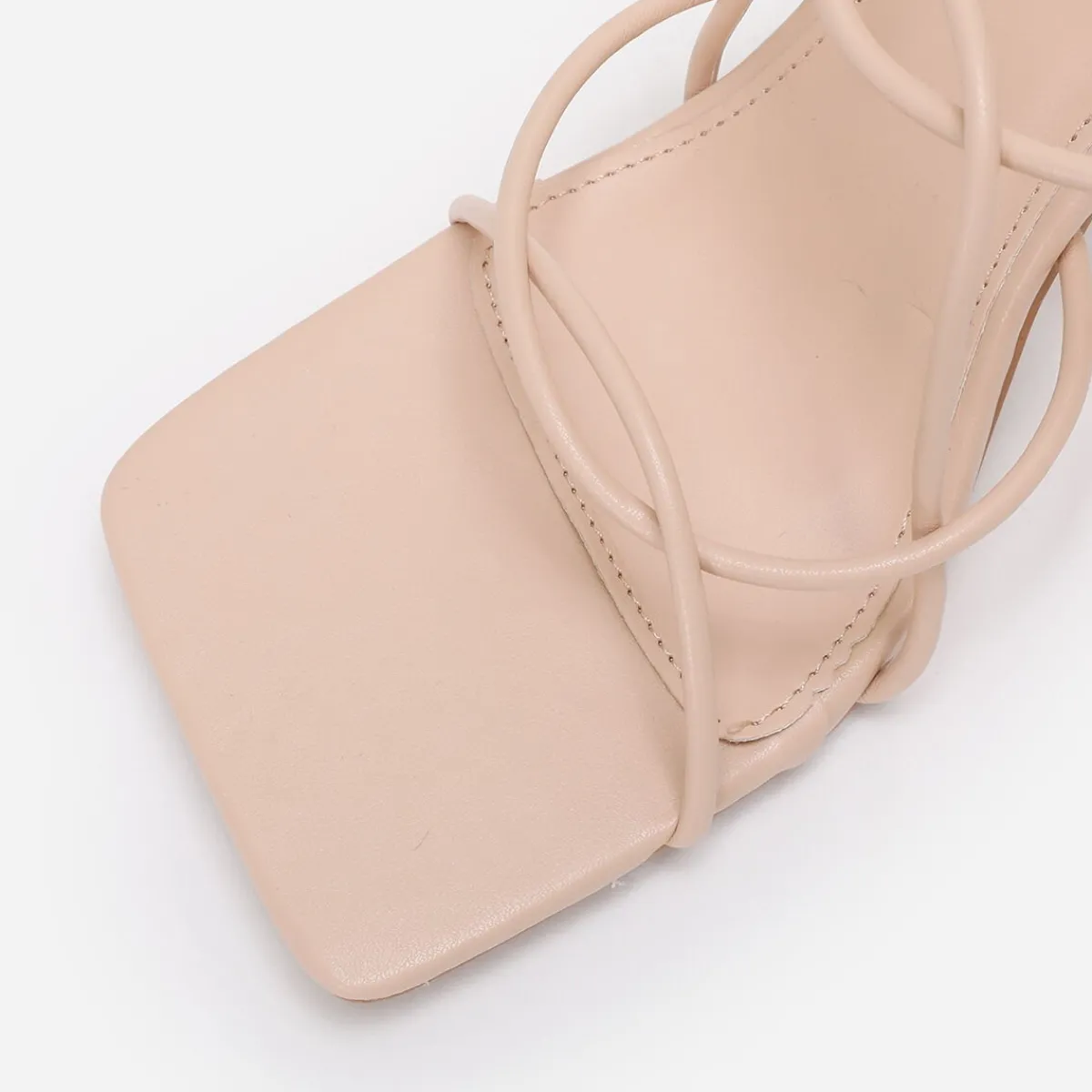 New La Modeuse Sandales à lanières croisées et bout carré Beige