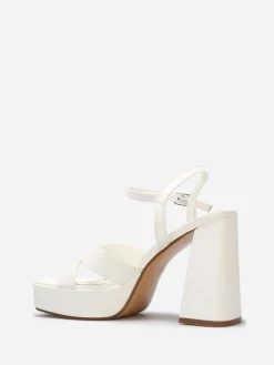 Discount La Modeuse Sandales à plateforme avec brides croisées Blanc