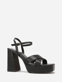 New La Modeuse Sandales à plateforme avec brides croisées Noir