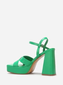 Outlet La Modeuse Sandales à plateforme avec brides croisées Vert