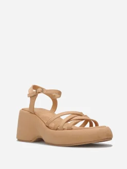 Online La Modeuse Sandales à plateforme compensée en suédine Camel