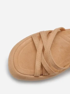 Online La Modeuse Sandales à plateforme compensée en suédine Camel