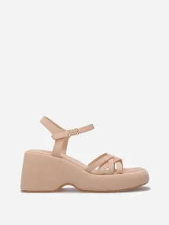 Online La Modeuse Sandales à plateforme compensée en suédine Beige