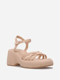 Online La Modeuse Sandales à plateforme compensée en suédine Beige