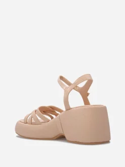 Online La Modeuse Sandales à plateforme compensée en suédine Beige