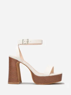 Discount La Modeuse Sandales à plateforme et talon effet bois Blanc