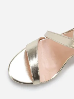 La Modeuse Sandales à talon aiguille et brides Doré