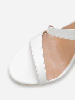 Online La Modeuse Sandales à talon aiguille et brides Blanc
