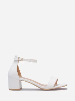 Sale La Modeuse Sandales à talon carré grandes tailles Blanc