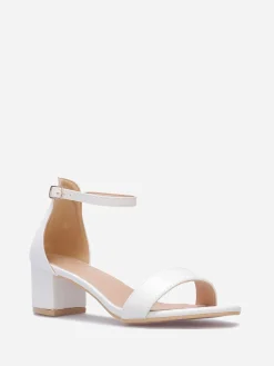 Sale La Modeuse Sandales à talon carré grandes tailles Blanc