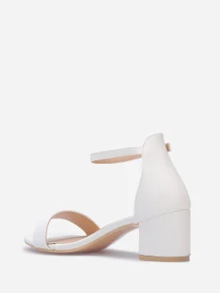 Sale La Modeuse Sandales à talon carré grandes tailles Blanc