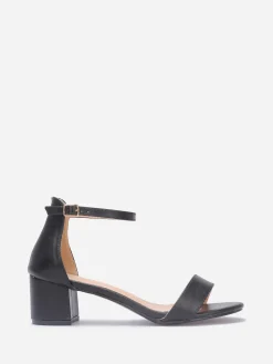 Sale La Modeuse Sandales à talon carré grandes tailles Noir