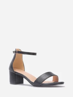 Sale La Modeuse Sandales à talon carré grandes tailles Noir