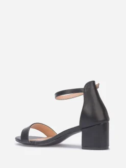 Sale La Modeuse Sandales à talon carré grandes tailles Noir