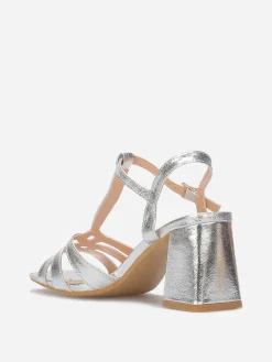 Sale La Modeuse Sandales à talon et brides entrecroisées Argenté
